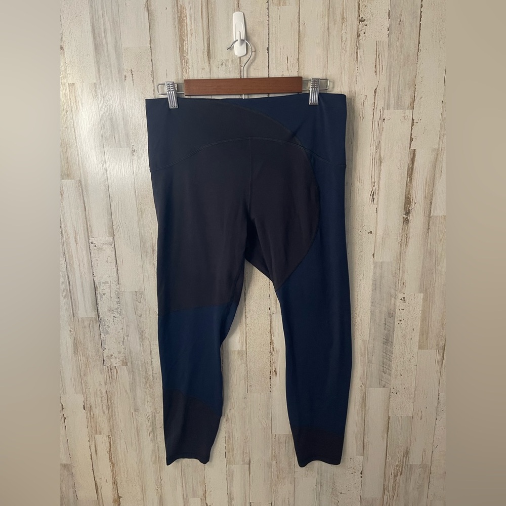 Lululemon Nulu Colour Block Leggings Size 12 Black/Navy